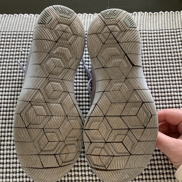 Women’s size 6.5 Nike sneakers. Very good used condition - Picture 3 of 3